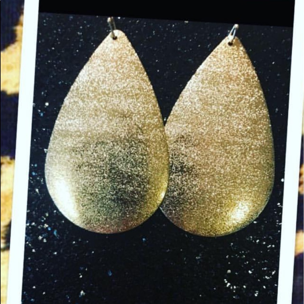 Gold dangle earrings
